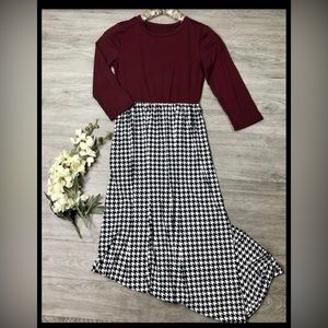 🚫SOLD 🚫Burgundy Houndstooth Modest Maxi Dress No Slits S